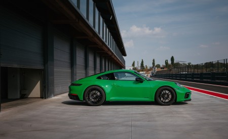 2022 Porsche 911 Carrera GTS (Color: Python Green) Side Wallpapers 450x275 (106)