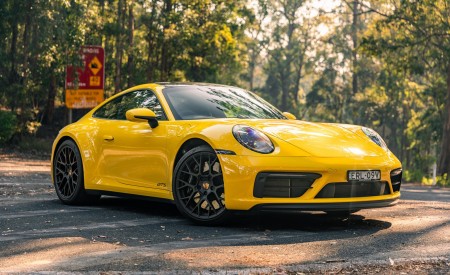 2022 Porsche 911 Carrera GTS Front Three-Quarter Wallpapers  450x275 (10)