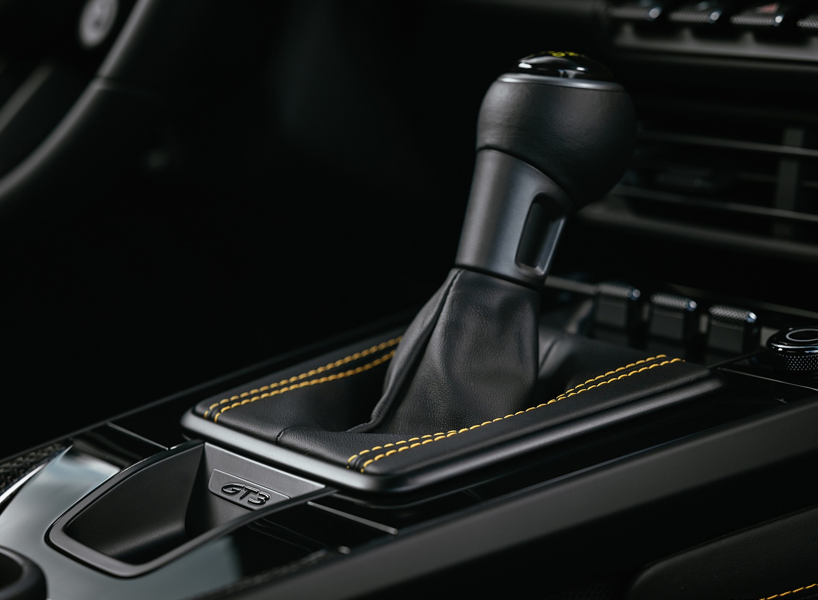 2022 Porsche 911 GT3 with Touring Package (PDK; Color: Dolomite Silver Metallic) Interior Detail Wallpapers #38 of 117