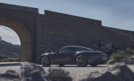 2022 Porsche 911 GT3 with Touring Package Rear Three-Quarter Wallpapers 450x275 (108)