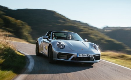 2022 Porsche 911 Targa 4 GTS (Color: GT Silver Metallic) Front Wallpapers 450x275 (3)