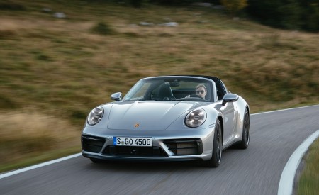 2022 Porsche 911 Targa 4 GTS (Color: GT Silver Metallic) Front Wallpapers 450x275 (8)