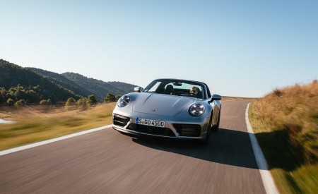 2022 Porsche 911 Targa 4 GTS (Color: GT Silver Metallic) Front Wallpapers 450x275 (13)
