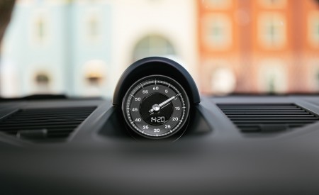 2022 Porsche 911 Targa 4 GTS (Color: GT Silver Metallic) Interior Detail Wallpapers 450x275 (45)