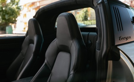 2022 Porsche 911 Targa 4 GTS (Color: GT Silver Metallic) Interior Seats Wallpapers 450x275 (43)