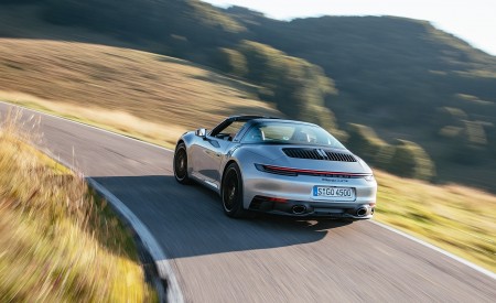 2022 Porsche 911 Targa 4 GTS (Color: GT Silver Metallic) Rear Wallpapers 450x275 (10)