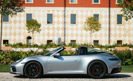 2022 Porsche 911 Targa 4 GTS (Color: GT Silver Metallic) Side Wallpapers 450x275 (34)