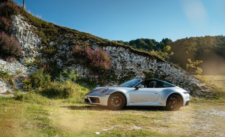 2022 Porsche 911 Targa 4 GTS (Color: GT Silver Metallic) Side Wallpapers 450x275 (30)
