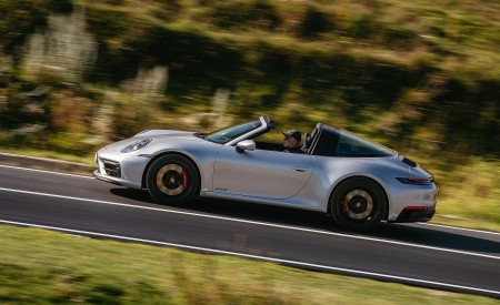2022 Porsche 911 Targa 4 GTS (Color: GT Silver Metallic) Side Wallpapers 450x275 (17)