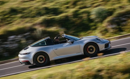 2022 Porsche 911 Targa 4 GTS (Color: GT Silver Metallic) Side Wallpapers 450x275 (12)