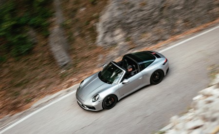 2022 Porsche 911 Targa 4 GTS (Color: GT Silver Metallic) Top Wallpapers 450x275 (22)