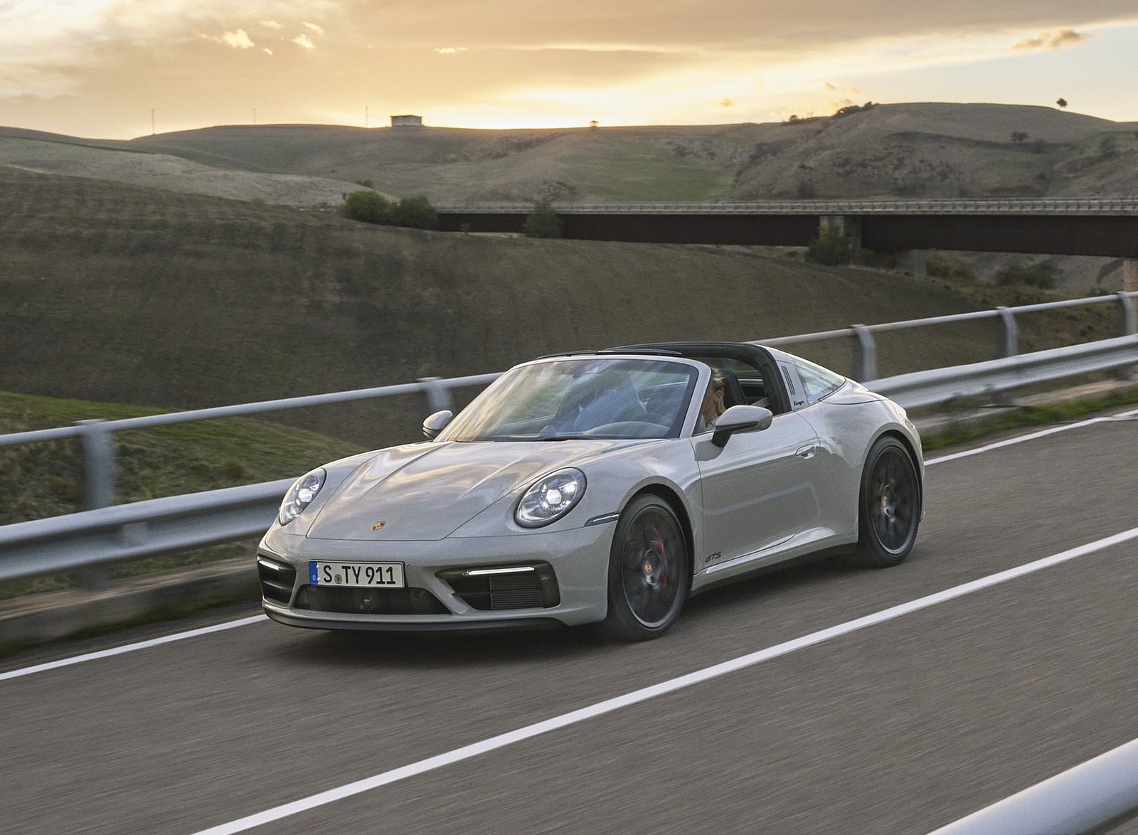 2022 Porsche 911 Targa 4 GTS Front Three-Quarter Wallpapers  (2)