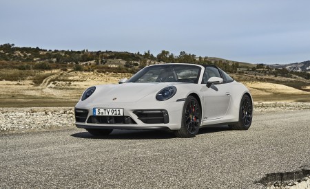 2022 Porsche 911 Targa 4 GTS Front Three-Quarter Wallpapers 450x275 (58)