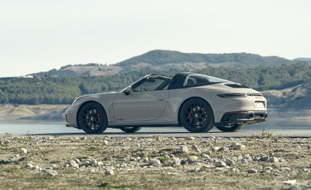 2022 Porsche 911 Targa 4 GTS Rear Three-Quarter Wallpapers  450x275 (61)