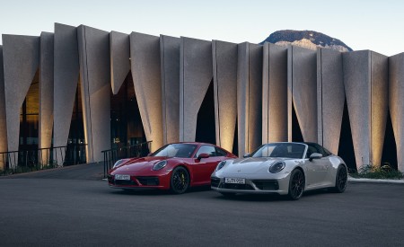 2022 Porsche 911 Targa 4 GTS and 911 Carrera GTS Front Three-Quarter Wallpapers 450x275 (63)