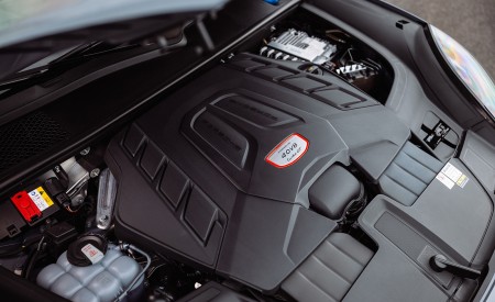 2022 Porsche Cayenne Turbo GT (Color: Arctic Grey) Engine Wallpapers 450x275 (157)