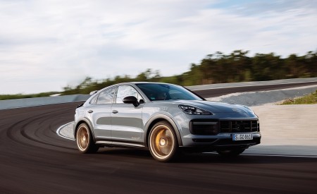 2022 Porsche Cayenne Turbo GT (Color: Arctic Grey) Front Three-Quarter Wallpapers 450x275 (121)