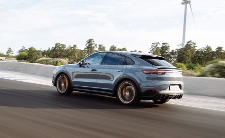 2022 Porsche Cayenne Turbo GT (Color: Arctic Grey) Rear Three-Quarter Wallpapers 450x275 (127)