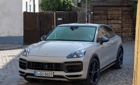 2022 Porsche Cayenne Turbo GT (Color: Crayon) Front Three-Quarter Wallpapers 450x275 (177)