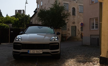 2022 Porsche Cayenne Turbo GT (Color: Crayon) Front Wallpapers 450x275 (182)