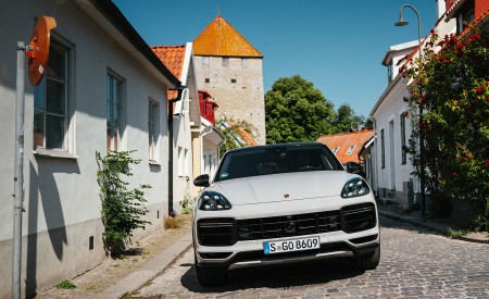 2022 Porsche Cayenne Turbo GT (Color: Crayon) Front Wallpapers 450x275 (173)