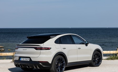 2022 Porsche Cayenne Turbo GT (Color: Crayon) Rear Three-Quarter Wallpapers 450x275 (188)