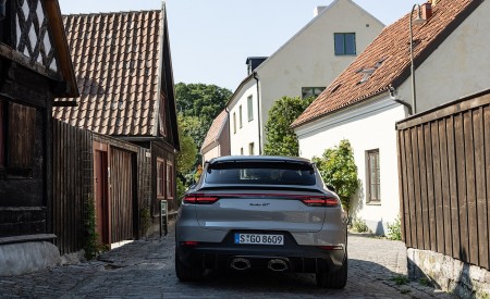 2022 Porsche Cayenne Turbo GT (Color: Crayon) Rear Wallpapers 450x275 (183)