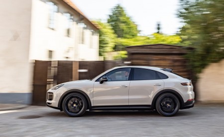 2022 Porsche Cayenne Turbo GT (Color: Crayon) Side Wallpapers 450x275 (167)