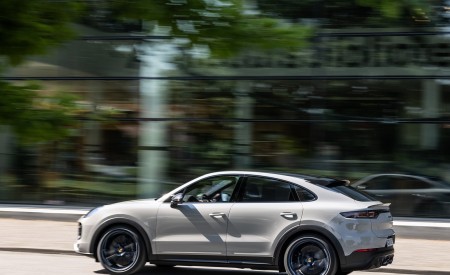2022 Porsche Cayenne Turbo GT (Color: Crayon) Side Wallpapers 450x275 (164)