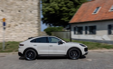 2022 Porsche Cayenne Turbo GT (Color: Crayon) Side Wallpapers 450x275 (169)