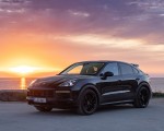 2022 Porsche Cayenne Turbo GT (Color: Jet Black Metallic) Front Three-Quarter Wallpapers 150x120 (17)