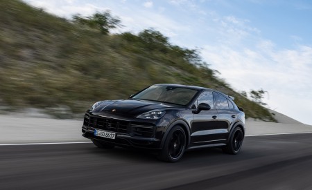 2022 Porsche Cayenne Turbo GT (Color: Jet Black Metallic) Front Three-Quarter Wallpapers 450x275 (11)