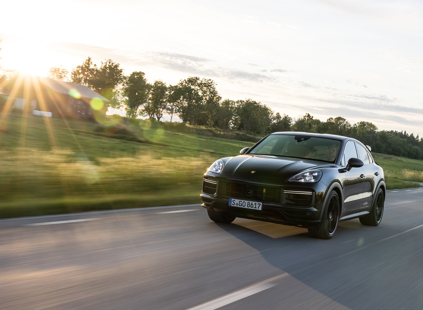 2022 Porsche Cayenne Turbo GT (Color: Jet Black Metallic) Front Three-Quarter Wallpapers (4)