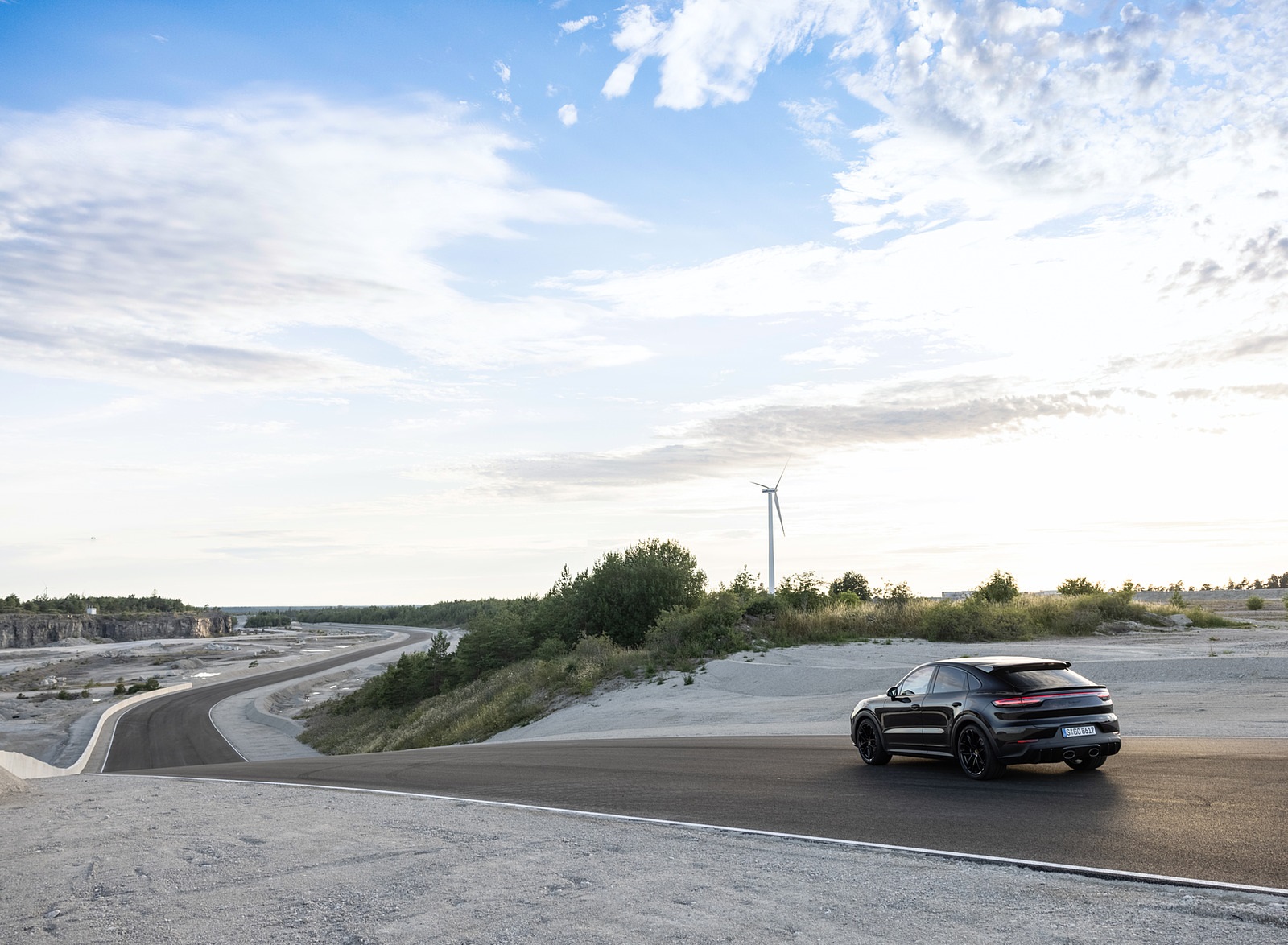 2022 Porsche Cayenne Turbo GT (Color: Jet Black Metallic) Rear Three-Quarter Wallpapers (14)