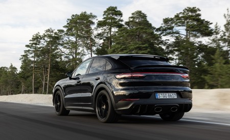 2022 Porsche Cayenne Turbo GT (Color: Jet Black Metallic) Rear Three-Quarter Wallpapers 450x275 (8)