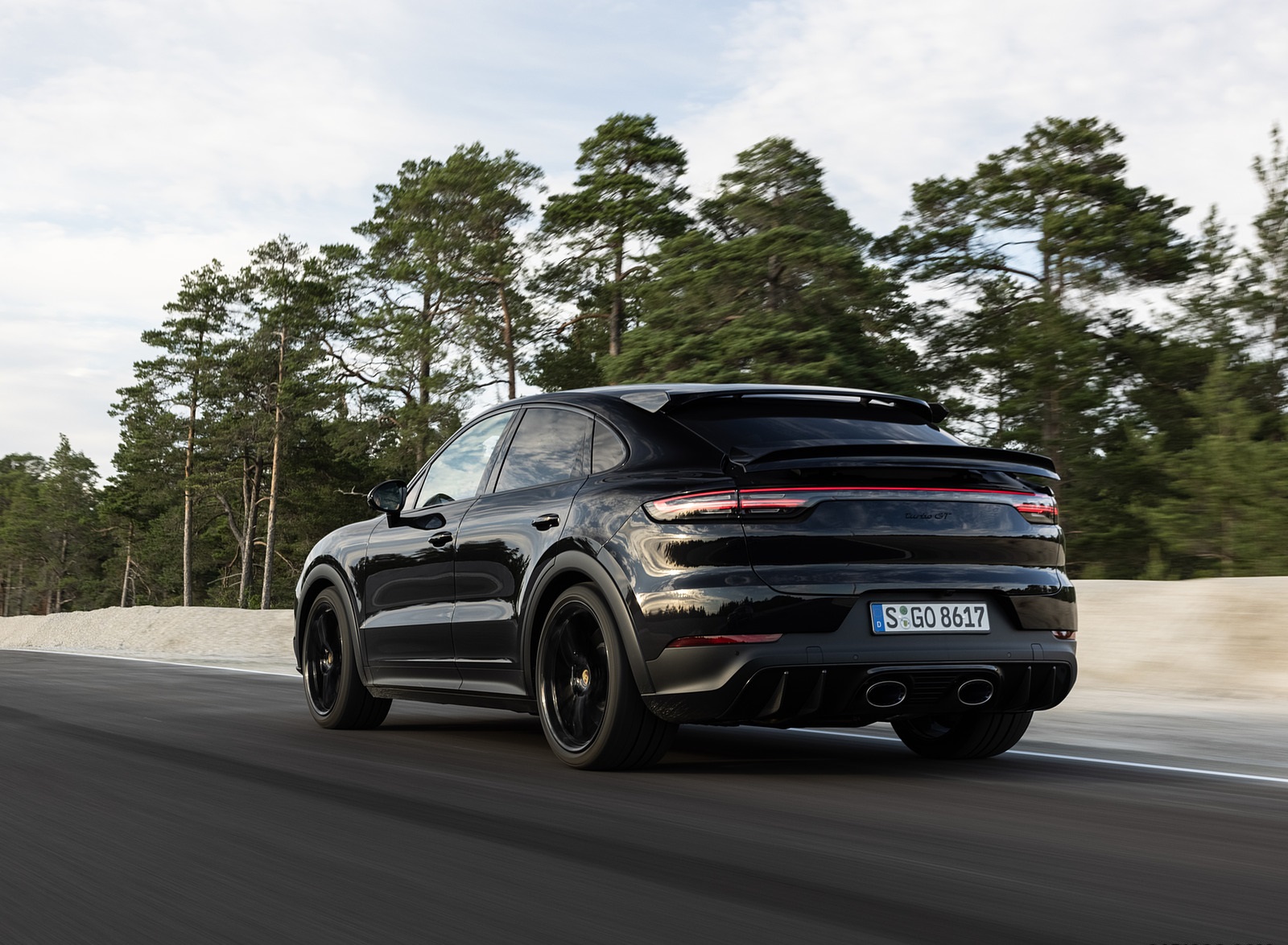 2022 Porsche Cayenne Turbo GT (Color: Jet Black Metallic) Rear Three-Quarter Wallpapers (8)