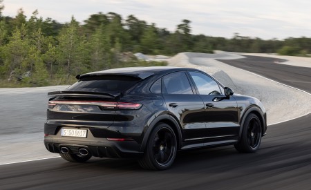2022 Porsche Cayenne Turbo GT (Color: Jet Black Metallic) Rear Three-Quarter Wallpapers 450x275 (6)