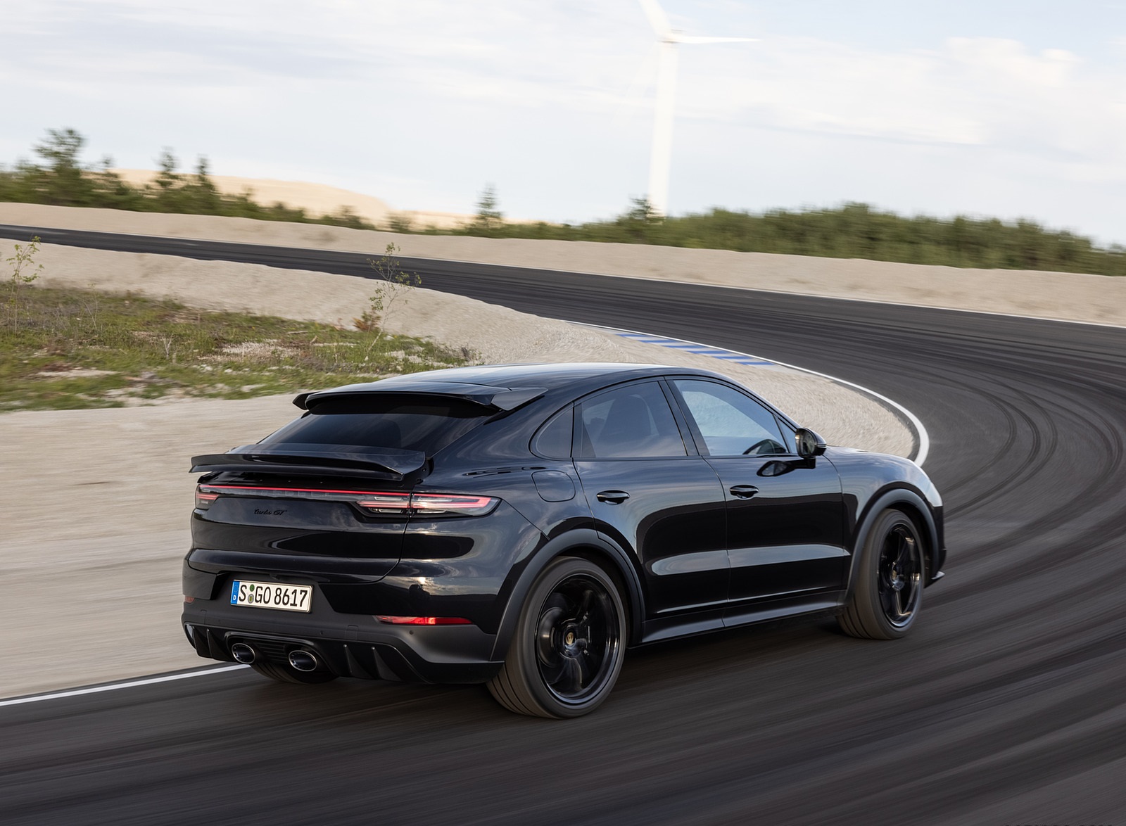 2022 Porsche Cayenne Turbo GT (Color: Jet Black Metallic) Rear Three-Quarter Wallpapers (15)
