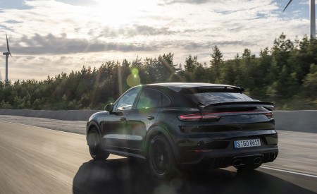 2022 Porsche Cayenne Turbo GT (Color: Jet Black Metallic) Rear Three-Quarter Wallpapers 450x275 (9)