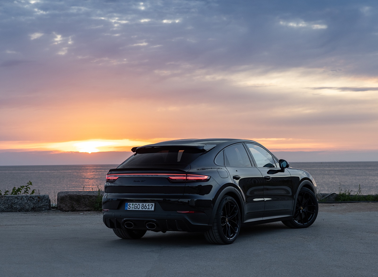 2022 Porsche Cayenne Turbo GT (Color: Jet Black Metallic) Rear Three-Quarter Wallpapers #19 of 231