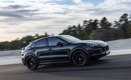 2022 Porsche Cayenne Turbo GT (Color: Jet Black Metallic) Side Wallpapers 450x275 (16)