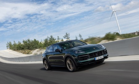 2022 Porsche Cayenne Turbo GT (Color: Porsche Racing Green Metallic) Front Three-Quarter Wallpapers 450x275 (77)