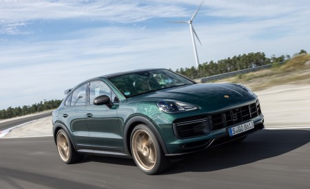 2022 Porsche Cayenne Turbo GT (Color: Porsche Racing Green Metallic) Front Three-Quarter Wallpapers 450x275 (78)