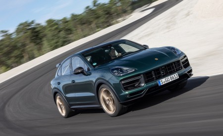 2022 Porsche Cayenne Turbo GT (Color: Porsche Racing Green Metallic) Front Three-Quarter Wallpapers 450x275 (88)
