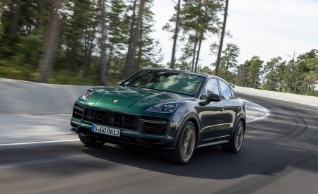 2022 Porsche Cayenne Turbo GT (Color: Porsche Racing Green Metallic) Front Three-Quarter Wallpapers 450x275 (75)