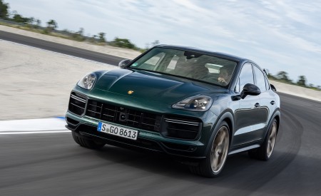 2022 Porsche Cayenne Turbo GT (Color: Porsche Racing Green Metallic) Front Wallpapers 450x275 (89)