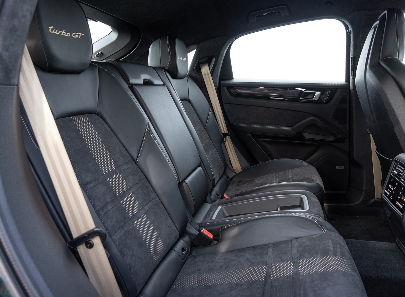 2022 Porsche Cayenne Turbo GT (Color: Porsche Racing Green Metallic) Interior Rear Seats Wallpapers #117 of 231