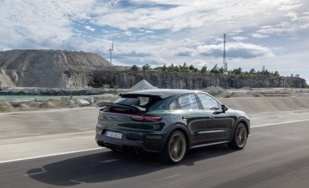 2022 Porsche Cayenne Turbo GT (Color: Porsche Racing Green Metallic) Rear Three-Quarter Wallpapers 450x275 (85)