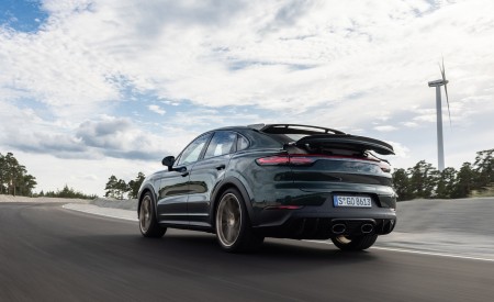 2022 Porsche Cayenne Turbo GT (Color: Porsche Racing Green Metallic) Rear Three-Quarter Wallpapers 450x275 (80)
