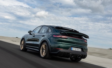 2022 Porsche Cayenne Turbo GT (Color: Porsche Racing Green Metallic) Rear Three-Quarter Wallpapers 450x275 (91)